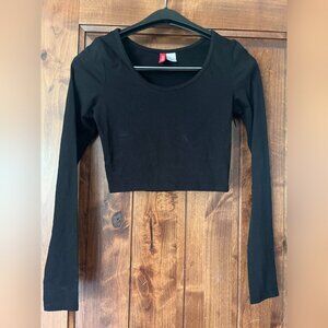 H&M black cropped shirt
